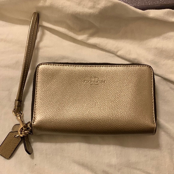 COACH wristlet. - Picture 2 of 6